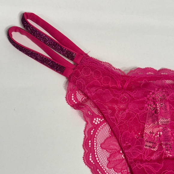 Victoria’s Secret Double Shine Chain Strap Lace Brazilian Panty 🩷 - Picture 3 of 7